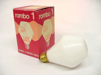 Lámpara "Rombo 1" con su embalaje original.