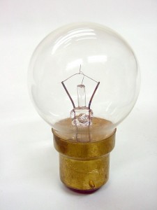 Vista vertical de la lámpara con su filamento en forma de "V".